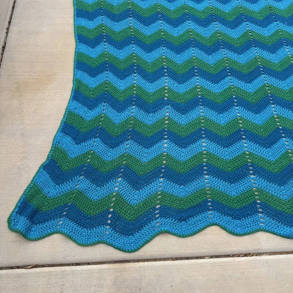 Handmade Afghan‎ Crocheted Chevron Zig-Zag Pattern Blue Green Teal Granny 69x92